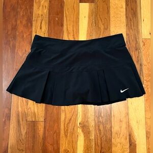 Nike Skort Ladies Size XL Active Sports Workout Wear Pickleball Tennis Golf Run